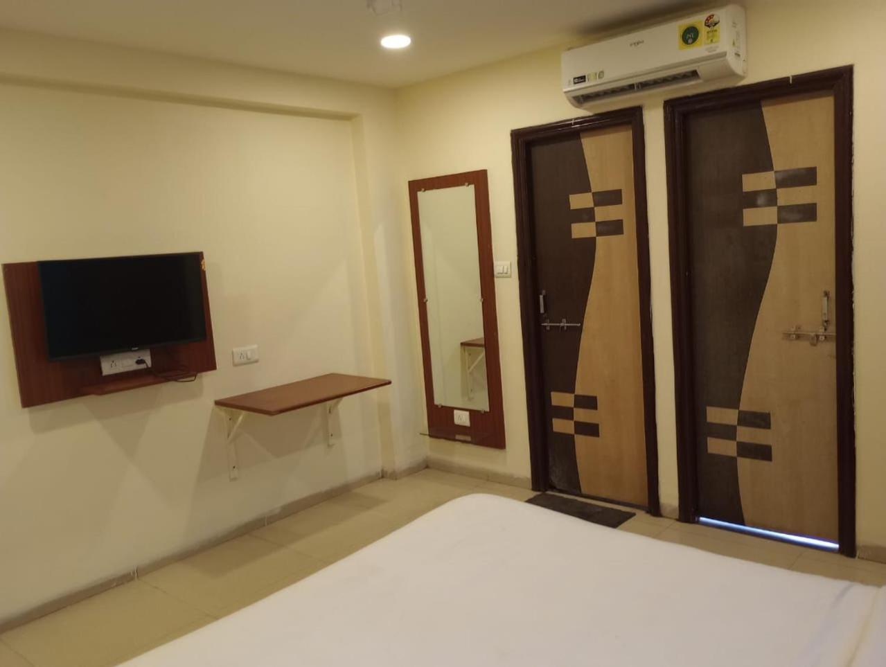 Hotel Aura Inn إندور المظهر الخارجي الصورة